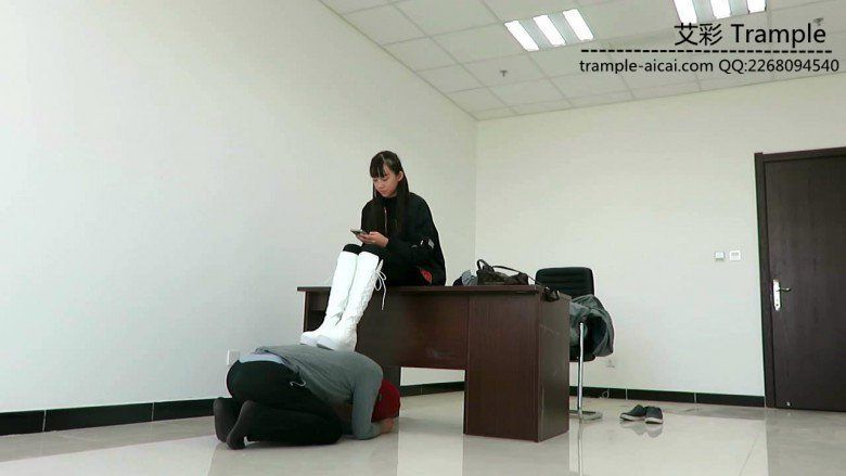 图片[8]_00后天使女主白色长靴骑乘牲畜马来回溜达！_绳缚吧