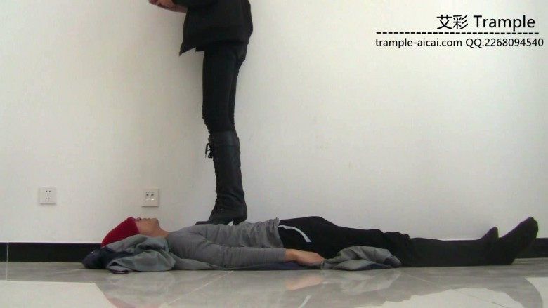 图片[3]_00后天使女主高跟长靴践踏贱狗，玩弄下体，全体重踩踏！_绳缚吧