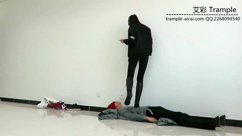图片[11]_00后天使女主高跟长靴践踏贱狗，玩弄下体，全体重踩踏！_绳缚吧