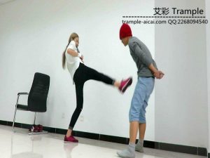 冰冰女主暴打小流氓膝顶，踢裆！_绳缚吧