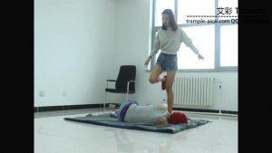 甜美媛媛女主踢打贱狗蹦跳踩踏！_绳缚吧