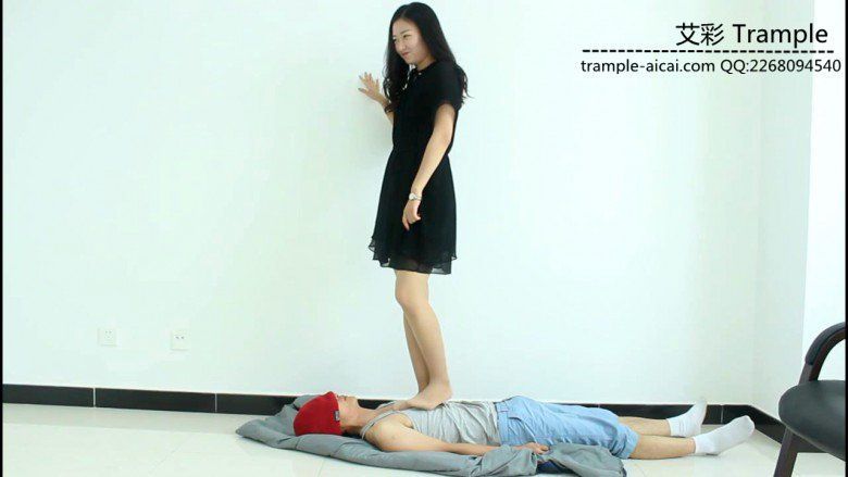 图片[2]_超模天星女主肉丝袜玩弄践踏贱狗头部下体！_绳缚吧
