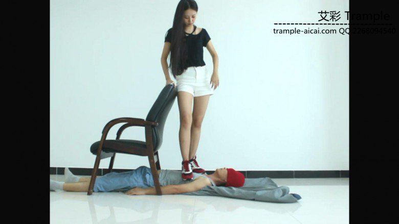 图片[4]_漂亮老师天依女主运动鞋践踏贱狗在贱狗身上跳起椅子舞！_绳缚吧