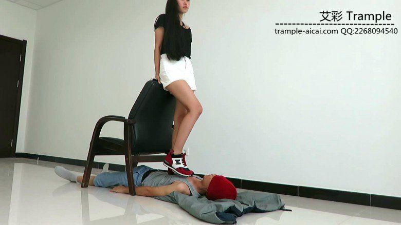 图片[11]_漂亮老师天依女主运动鞋践踏贱狗在贱狗身上跳起椅子舞！_绳缚吧