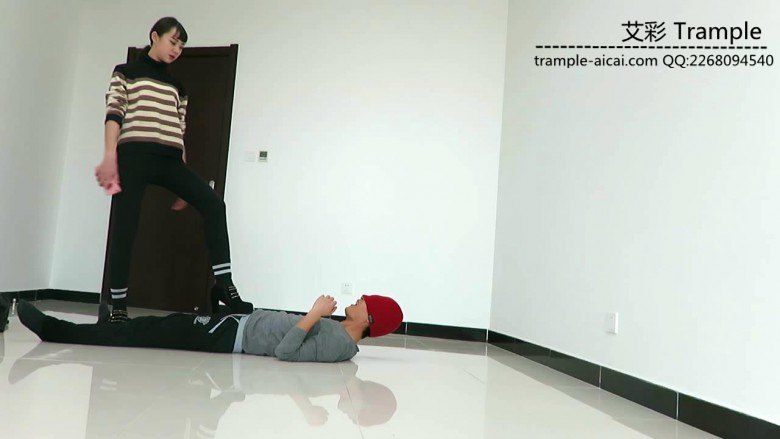 图片[2]_00后女主高跟踩踹贱狗身体下体！_绳缚吧