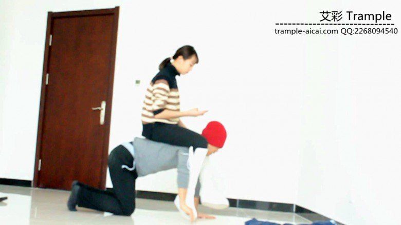 图片[8]_00后女主白长靴骑乘贱狗散步，强迫贱狗钻跨取乐！_绳缚吧