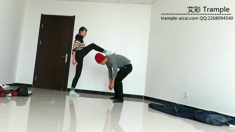 图片[3]_00天使女帆布鞋踢裆踩头羞辱！_绳缚吧