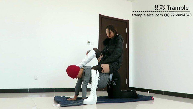 图片[2]_甜美媛媛女主白靴子调教马奴骑乘虐踩！_绳缚吧