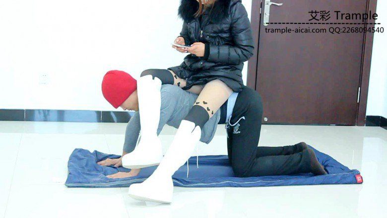 图片[9]_甜美媛媛女主白靴子调教马奴骑乘虐踩！_绳缚吧