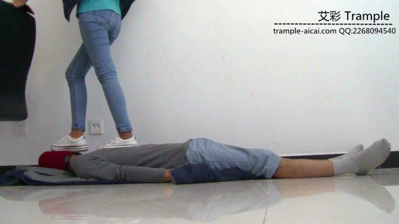 图片[2]_高中生小蛮女主白帆布鞋踩踏全身，下体！_绳缚吧