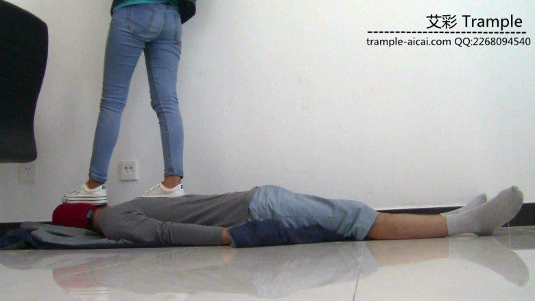 图片[3]_高中生小蛮女主白帆布鞋踩踏全身，下体！_绳缚吧