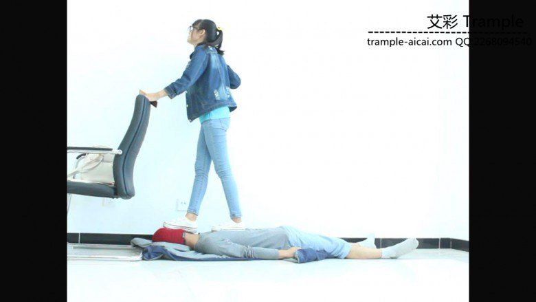 图片[6]_高中生小蛮女主白帆布鞋踩踏全身，下体！_绳缚吧