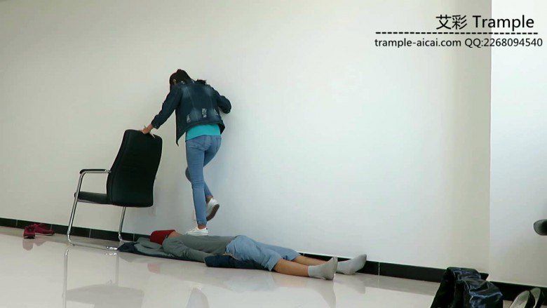 图片[10]_高中生小蛮女主白帆布鞋踩踏全身，下体！_绳缚吧