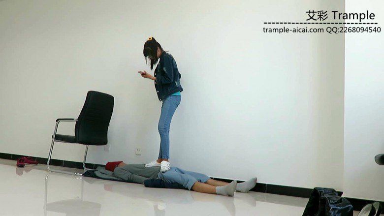 图片[11]_高中生小蛮女主白帆布鞋踩踏全身，下体！_绳缚吧