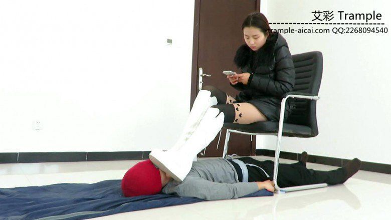 甜美媛媛女主长靴虐奴丝袜踩脸踩嘴揉搓！_绳缚吧