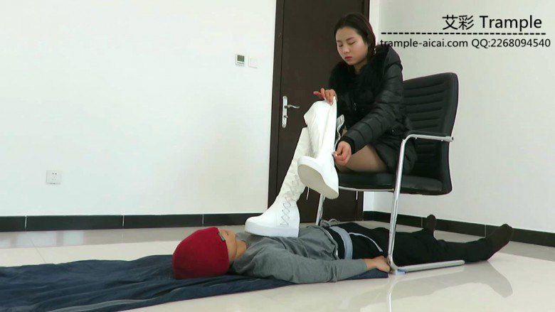 图片[2]_甜美媛媛女主长靴虐奴丝袜踩脸踩嘴揉搓！_绳缚吧