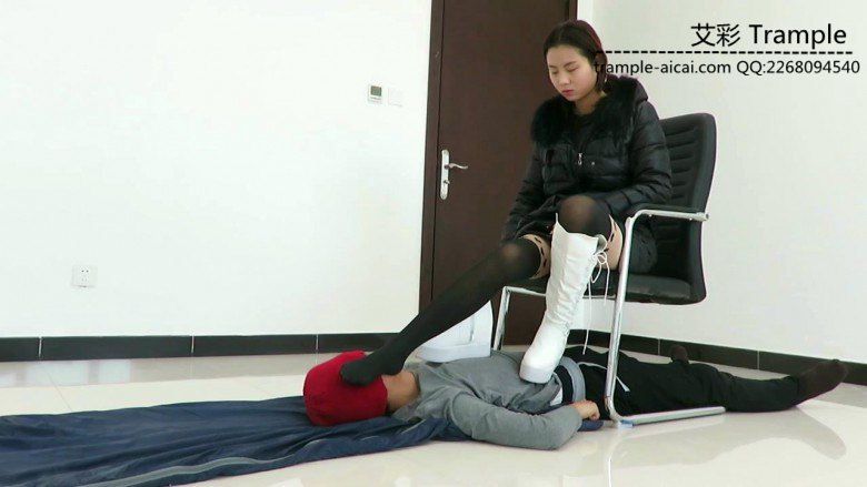 图片[3]_甜美媛媛女主长靴虐奴丝袜踩脸踩嘴揉搓！_绳缚吧