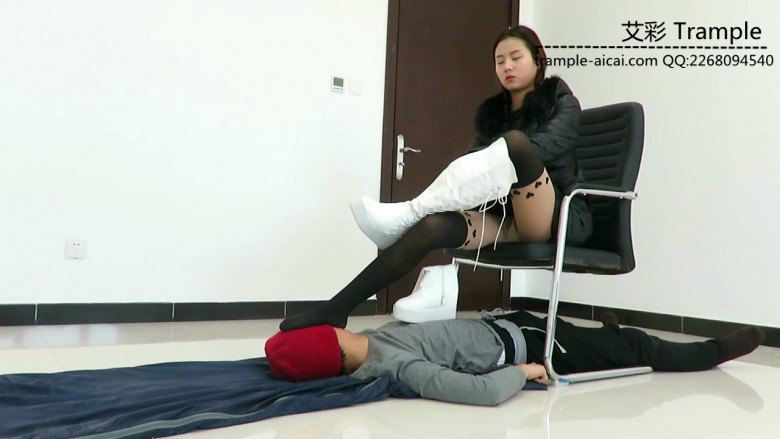 图片[4]_甜美媛媛女主长靴虐奴丝袜踩脸踩嘴揉搓！_绳缚吧