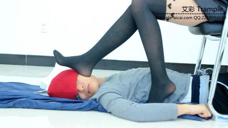 图片[12]_甜美媛媛女主长靴虐奴丝袜踩脸踩嘴揉搓！_绳缚吧