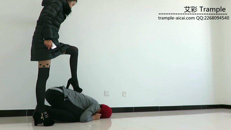 图片[2]_甜美媛媛女主高跟黑丝踢踹贱狗下体暴打贱狗！_绳缚吧