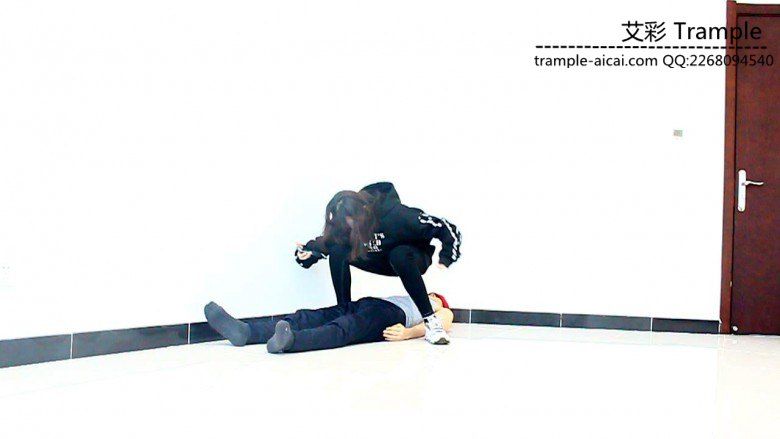 00后天使女主坐脸弄贱狗下体！_绳缚吧