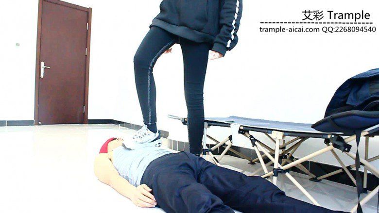 图片[3]_跪舔00后天使女主运动鞋底被运动鞋碾踩下体身体！_绳缚吧