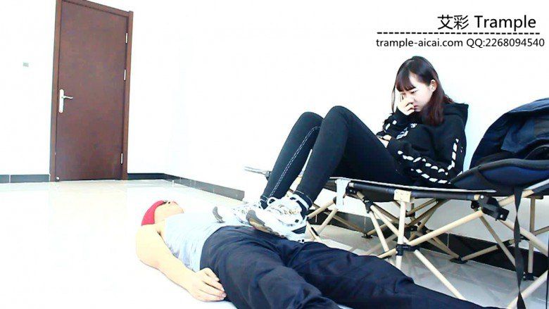 图片[5]_跪舔00后天使女主运动鞋底被运动鞋碾踩下体身体！_绳缚吧