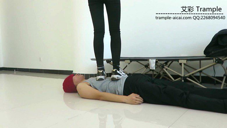 图片[10]_跪舔00后天使女主运动鞋底被运动鞋碾踩下体身体！_绳缚吧