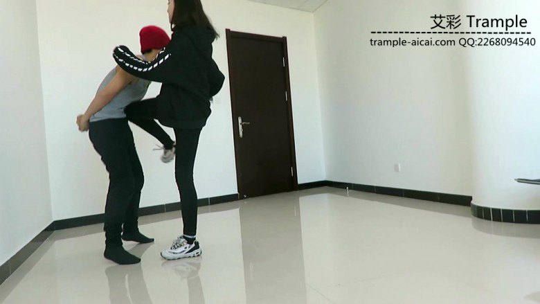 图片[2]_00后天使女主踢裆钻跨暴打羞辱贱狗！_绳缚吧