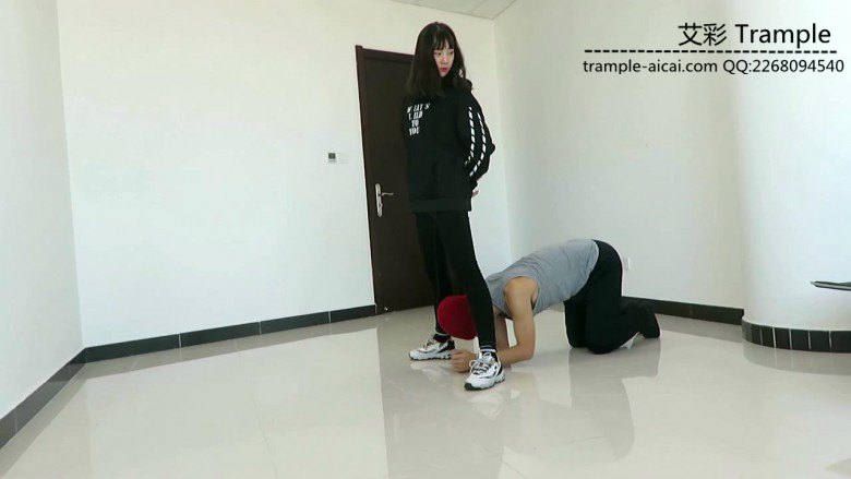 图片[3]_00后天使女主踢裆钻跨暴打羞辱贱狗！_绳缚吧