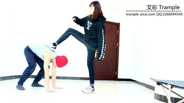 图片[13]_00后天使女主踢裆钻跨暴打羞辱贱狗！_绳缚吧