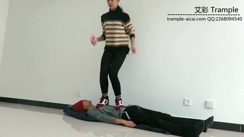 图片[2]_00后女主运动鞋跑踏人体软垫骑乘休息！_绳缚吧