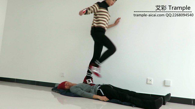 图片[3]_00后女主运动鞋跑踏人体软垫骑乘休息！_绳缚吧