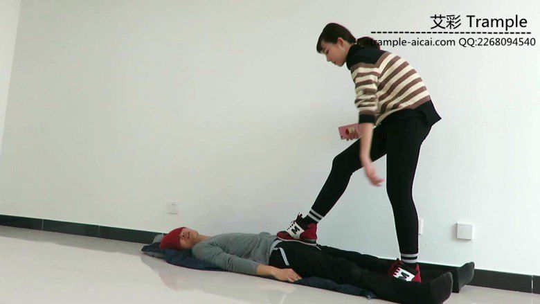图片[4]_00后女主运动鞋跑踏人体软垫骑乘休息！_绳缚吧