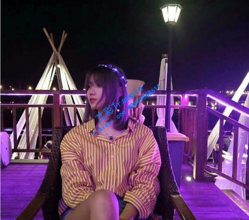 【00后A女主】跪舔美女主帆布鞋底闻臭脚棉袜裸足！_绳缚吧