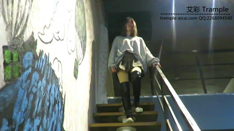 图片[4]_【AJ女主】学生段裙装黑长靴骑乘踩踏！_绳缚吧