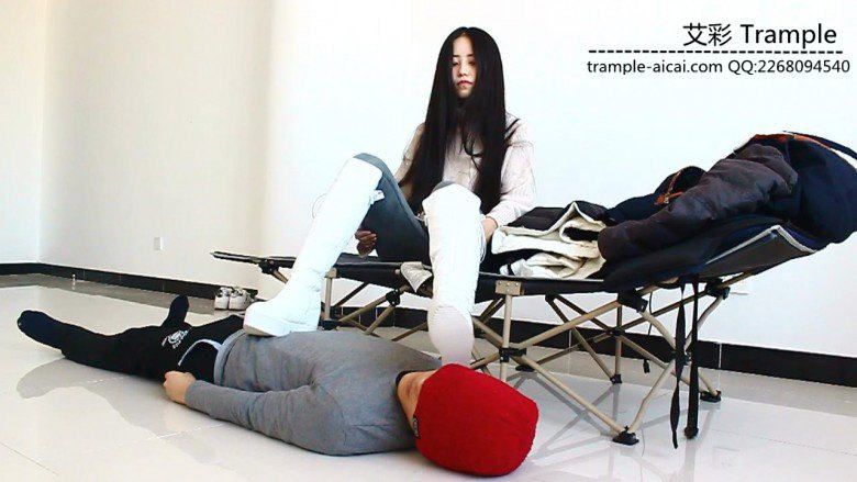 图片[2]_天依女主白靴子棉袜的人体脚踏！_绳缚吧