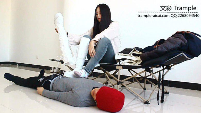 图片[4]_天依女主白靴子棉袜的人体脚踏！_绳缚吧