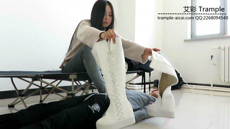 图片[8]_天依女主白靴子棉袜的人体脚踏！_绳缚吧