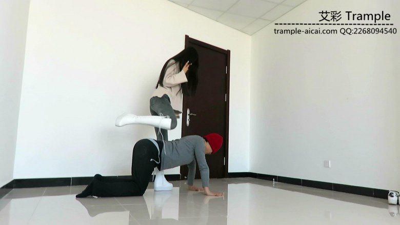 图片[3]_天依女主骑乘贱狗，骑马骑脖子！_绳缚吧