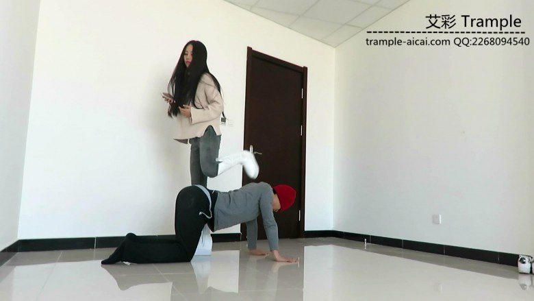 图片[4]_天依女主骑乘贱狗，骑马骑脖子！_绳缚吧