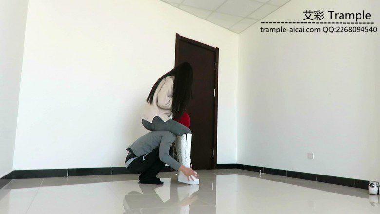 图片[5]_天依女主骑乘贱狗，骑马骑脖子！_绳缚吧