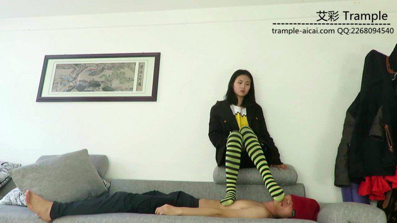 图片[6]_媛媛女主长筒袜踩踏，脚插嘴，全体重踩下体！_绳缚吧