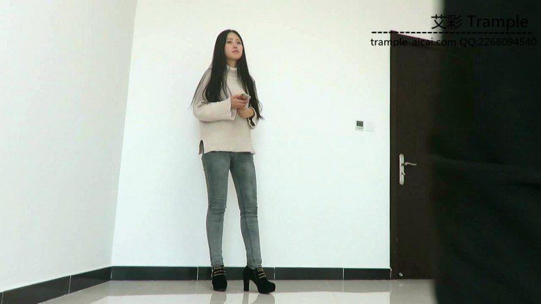 超漂亮天依女主高跟骑乘，胯下舔鞋，遛狗！_绳缚吧