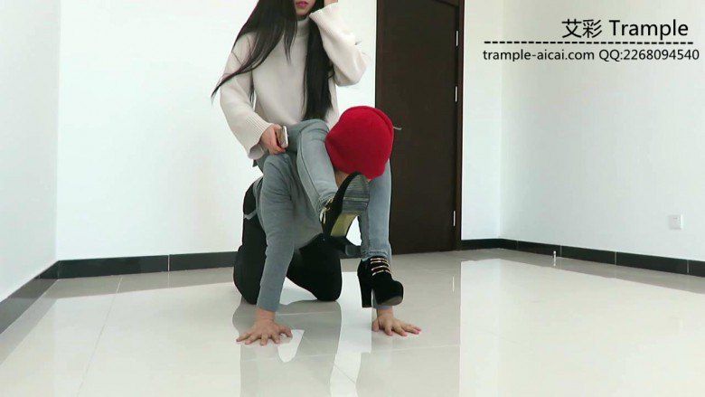 图片[2]_超漂亮天依女主高跟骑乘，胯下舔鞋，遛狗！_绳缚吧