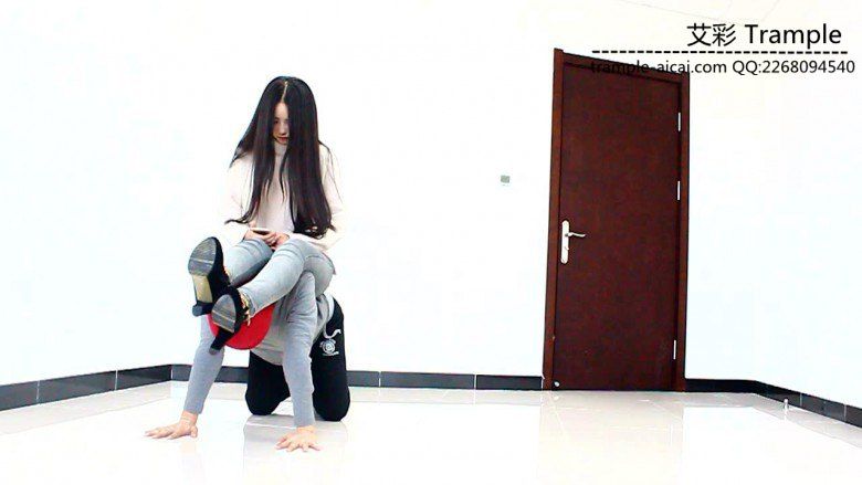图片[9]_超漂亮天依女主高跟骑乘，胯下舔鞋，遛狗！_绳缚吧