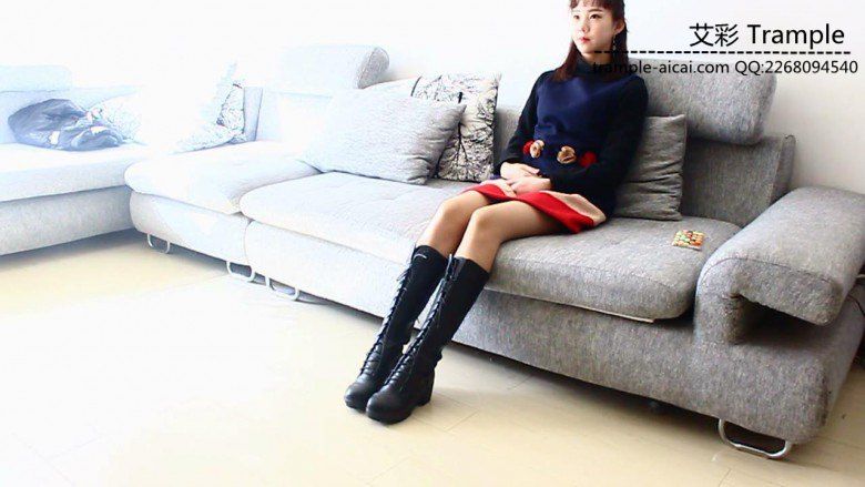 贱狗跪舔00后天使女主长靴被全体重踩下面！_绳缚吧