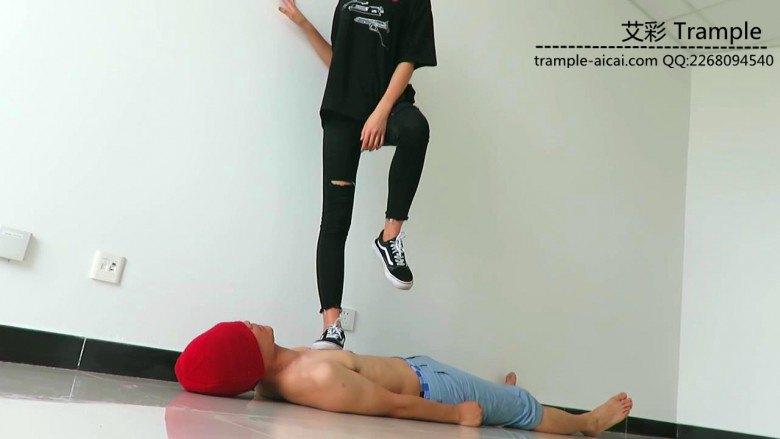 图片[7]_00后天使女主帆布鞋大踏步践踏贱狗！_绳缚吧