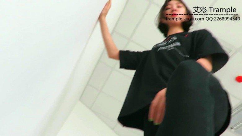 图片[10]_00后天使女主帆布鞋大踏步践踏贱狗！_绳缚吧
