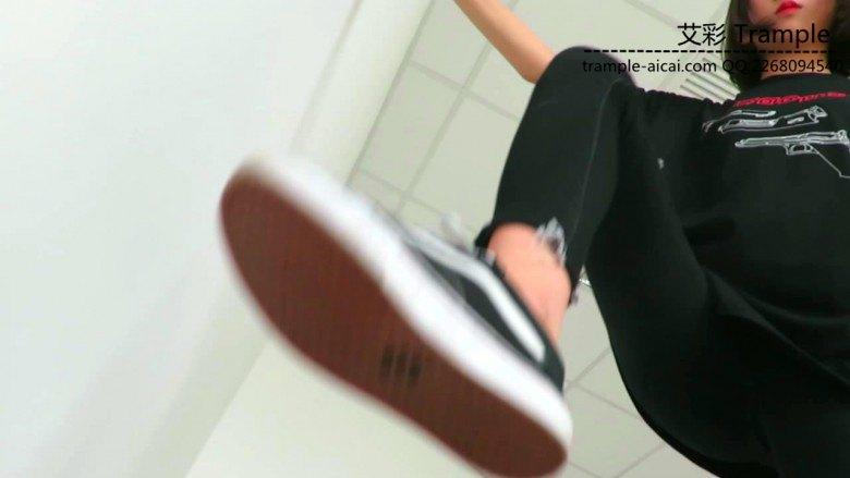 图片[11]_00后天使女主帆布鞋大踏步践踏贱狗！_绳缚吧